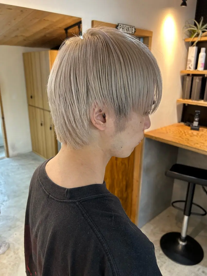 ショート カラー メンズ メンズハイトーン ベージュカラー ハイトーンカラー ハイトーンベージュ カット ヘアカラー トリートメント 🧸艶々韓国ヘア 🧁mizunaのヘアスタイル