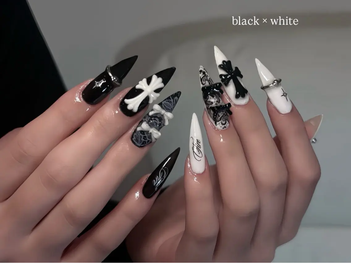 ネイル オーロラネイル チークネイル 桜ネイル クリアネイル ドット ハンドネイル Rin Nail 新大久保店のネイルデザイン
