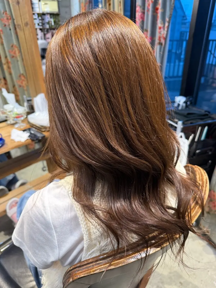 ミディアム カラー ヘアアレンジ ブラウンカラー 透明感カラー ミルクティーブラウン くびれヘア レイヤーカット カット ヘアカラー トリートメント 🍀Ryosuke 🍀のヘアスタイル