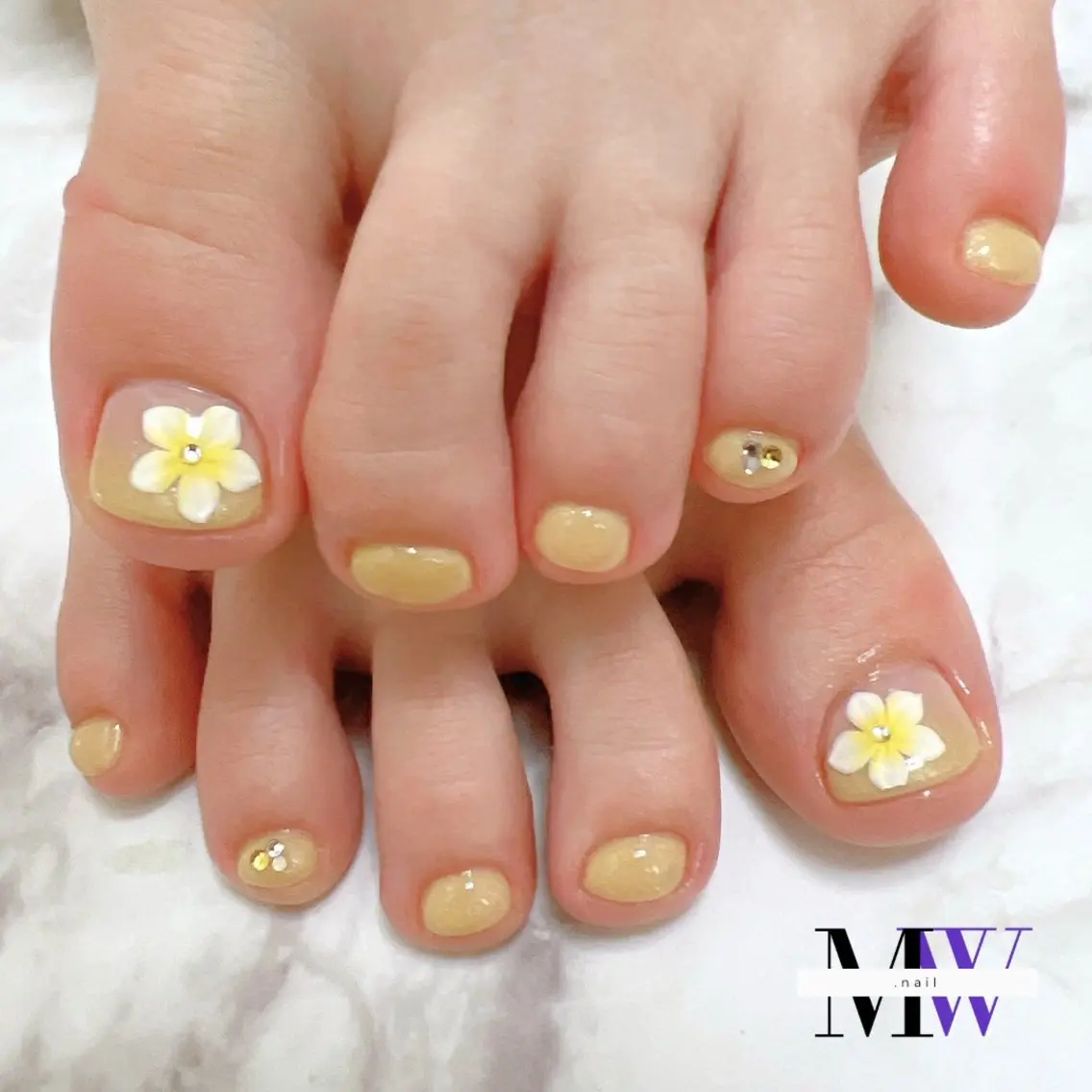 ネイル フラワーネイル フットネイル フットネイル MW .nailのネイルデザイン