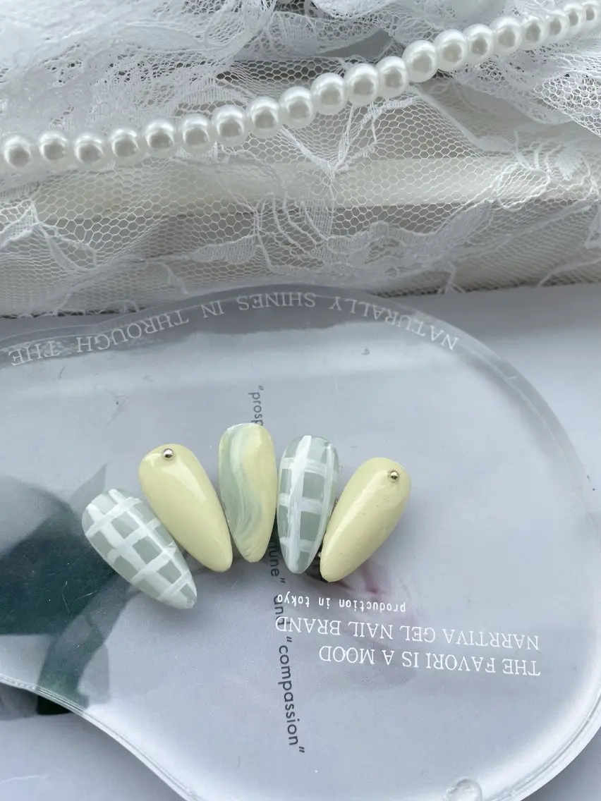 ネイル グリーン 黄色 ハンドネイル TOWA NAILのネイルデザイン