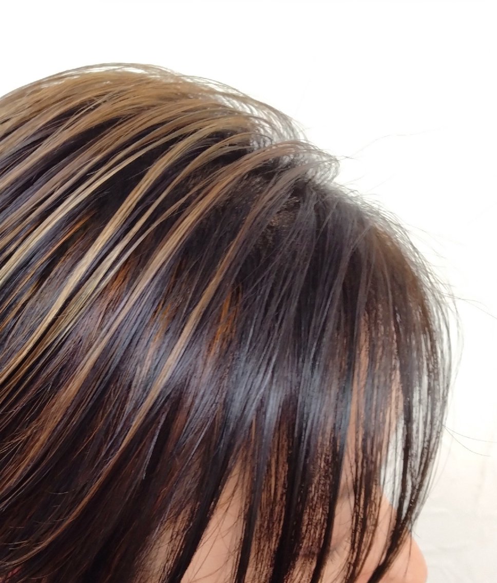 ショート カラー 森長 咲子のヘアスタイル