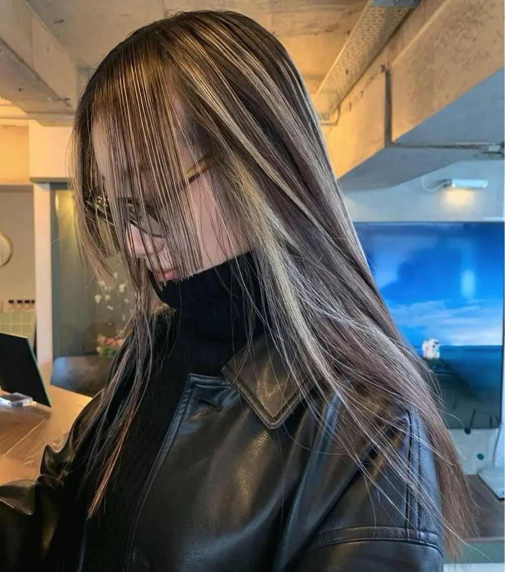 ロング カラー ハイライトカラー ハイライト おくにし はなのヘアスタイル