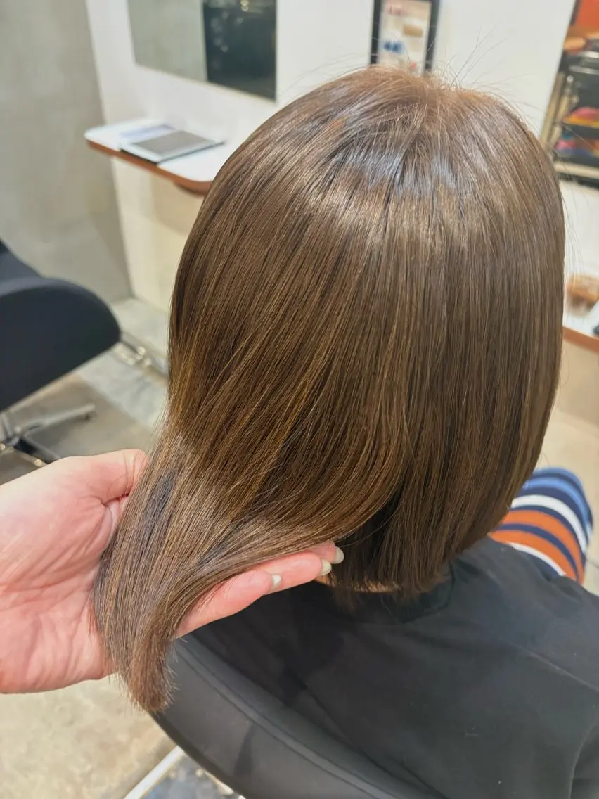 ミディアム アッシュ アッシュグレー ヘアカラー 𝐩𝐞𝐚𝐤𝐲 ⋆⸜🧡⸝‍⋆菜々みのヘアスタイル