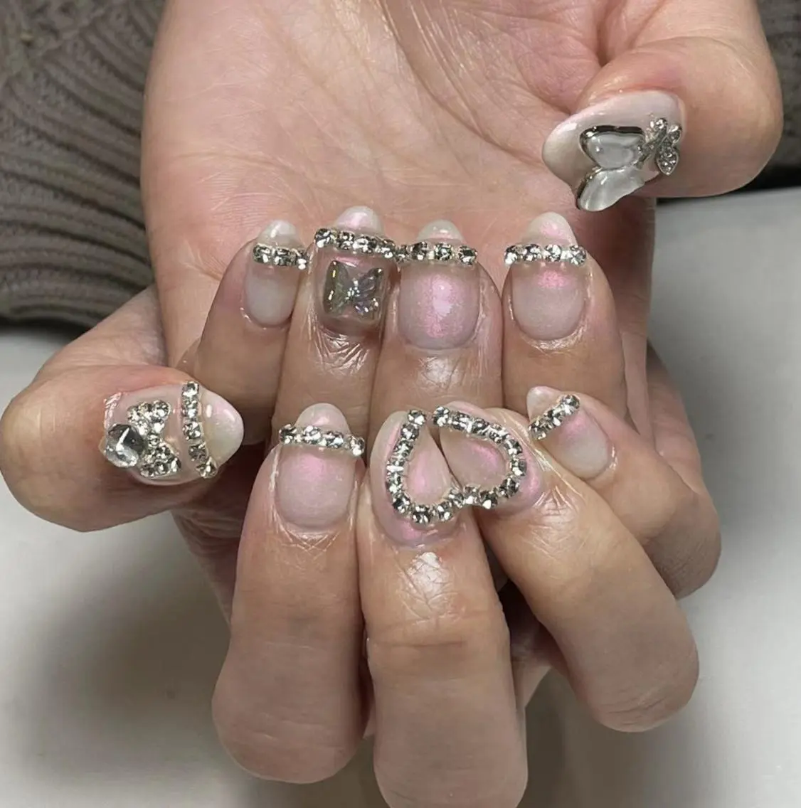 ネイル 🦋 Queenieのネイルデザイン