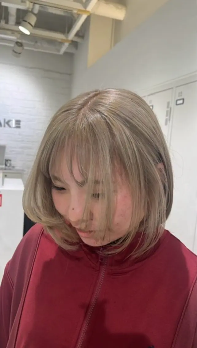 ミディアム カラー ベージュカラー ブリーチ カット ヘアカラー トリートメント ヘッドスパ 透明感【カラー支持率 No.1】リノ🪐のヘアスタイル