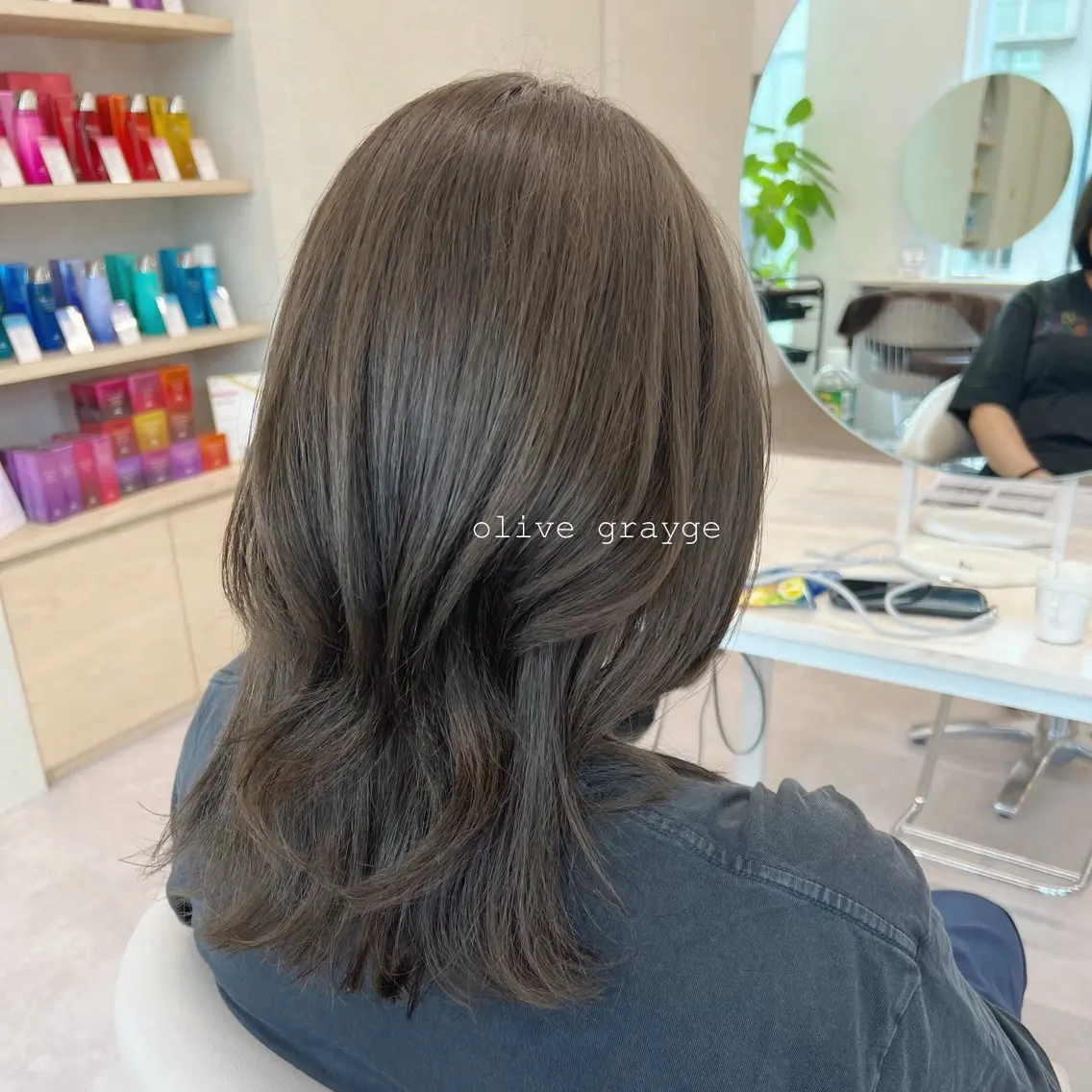 ミディアム カラー カット ヘアカラー トリートメント 美髪矯正/シークレッ トハイライト🤍りさのヘアスタイル