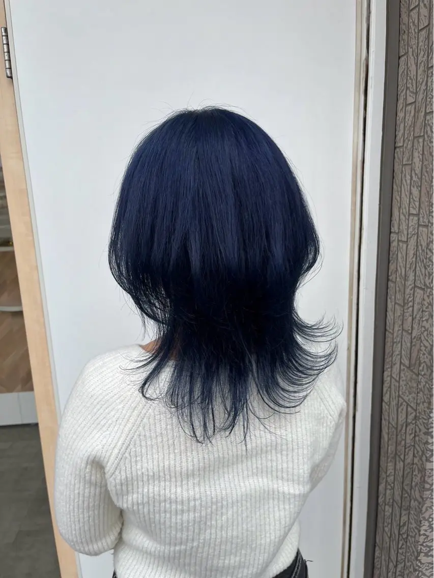 カラー ブリーチ ブルーカラー ネイビーカラー ブリーチカラー HAZUKI🦖のヘアスタイル