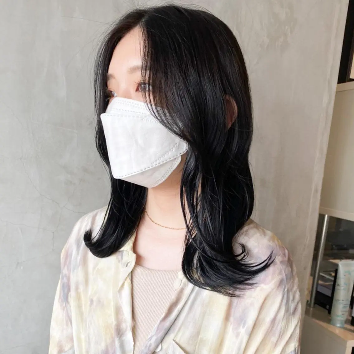 セミロング カラー 黒髪 ブルーカラー ブルーブラック 韓国風ヘア ヘアカラー トリートメント Life salon SAKURAのヘアスタイル
