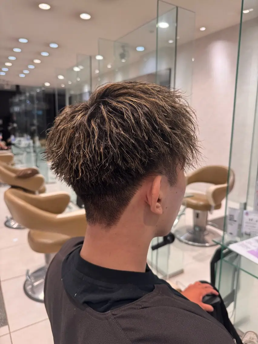 ショート カラー メンズ メンズメッシュ メッシュ カット ヘアカラー EARTH勝田台 吉永嵐のヘアスタイル