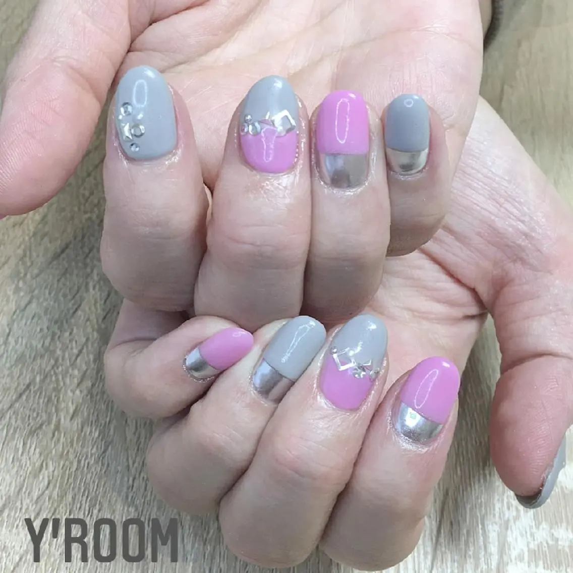 ネイル オーロラネイル フラッシュネイル ジェルネイル マグネットネイル ニュアンスネイル ハンドネイル YUKA （ネイリスト）のネイルデザイン
