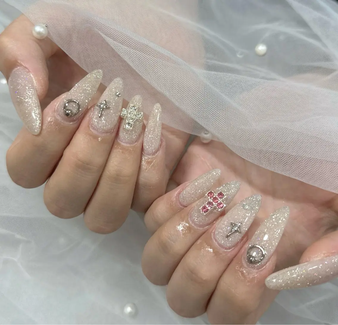 ネイル ハンドネイル フットネイル LAVISH nanamiのネイルデザイン