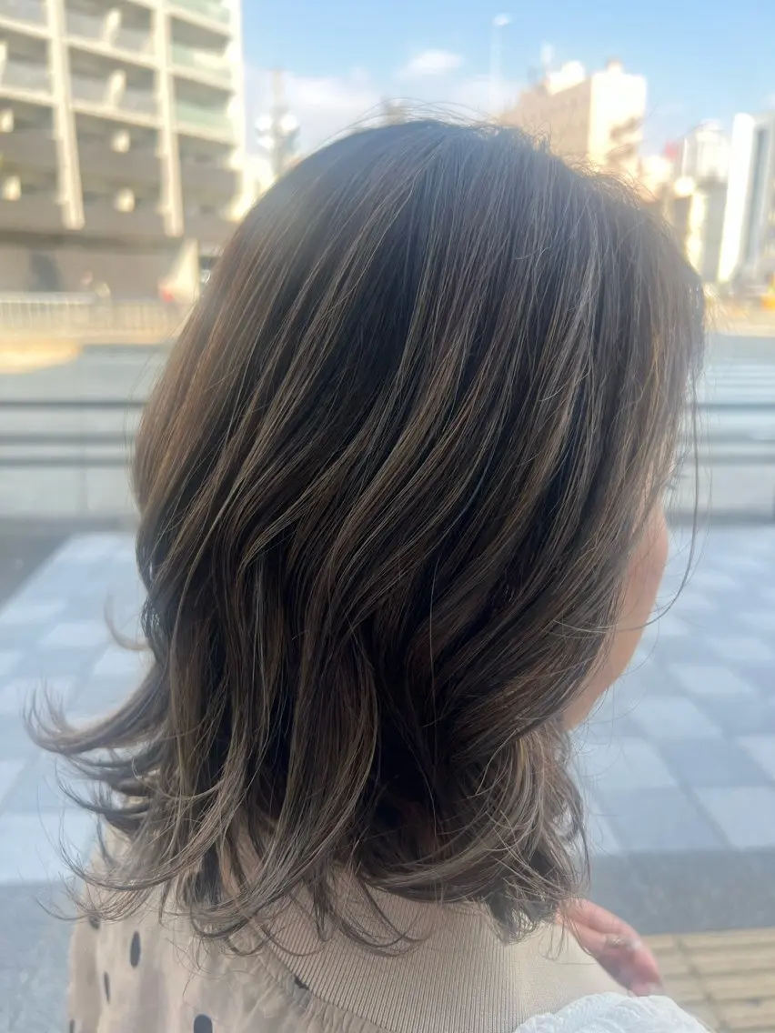 ミディアム カラー カット ヘアカラー トリートメント 鶴見 和美のヘアスタイル