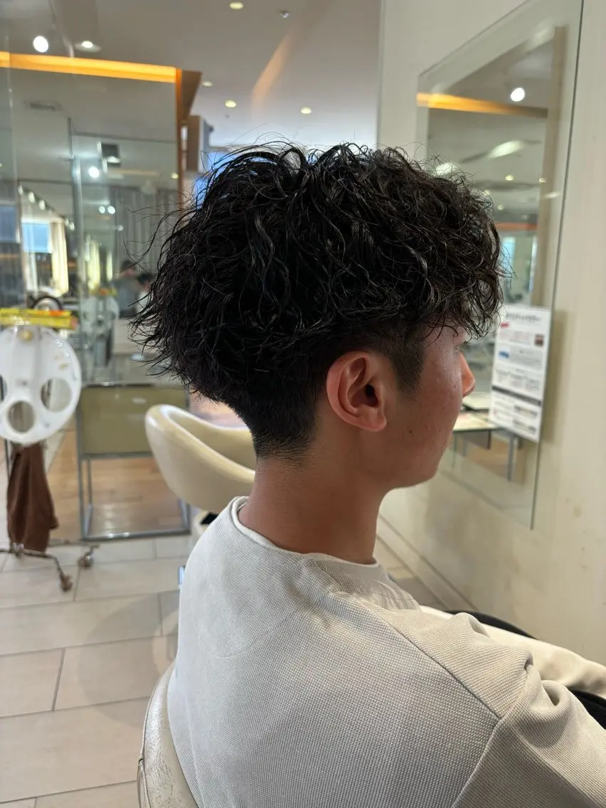 パーマ メンズ センターパート 刈り上げ カット パーマ メンズパーマ/ メンズカット/渡邊亘のヘアスタイル