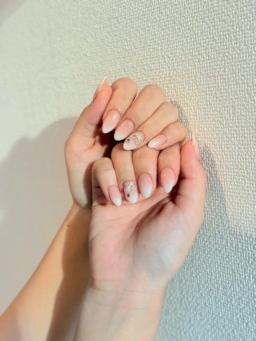 ネイル チークネイル フレンチネイル グラデーション キラキラネイル 韓国ネイル ハンドネイル Risa_ Nailのネイルデザイン