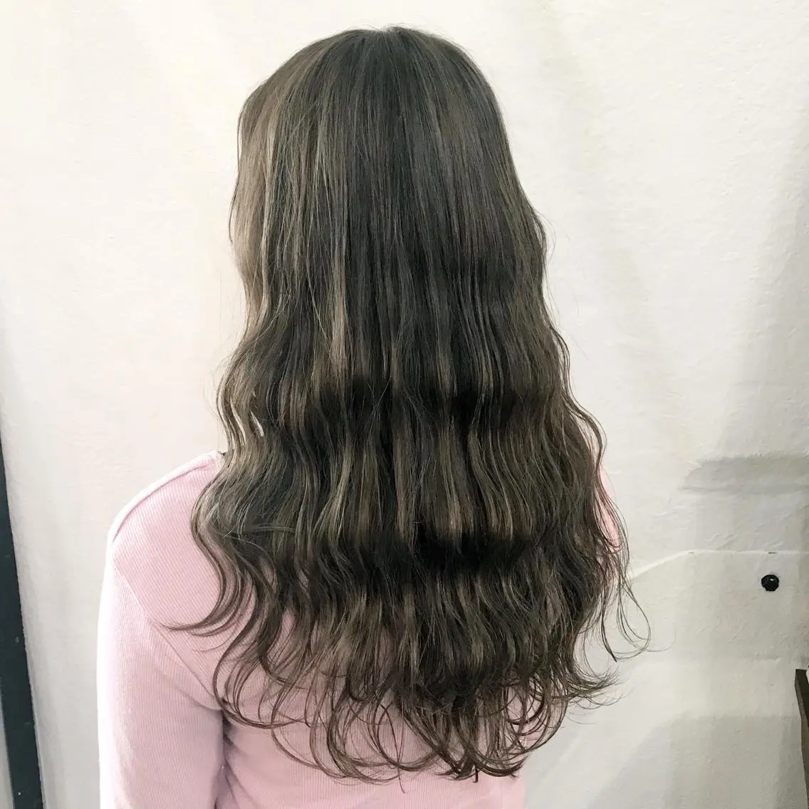 カラー アッシュ アッシュグレー アッシュグレージュ ブリーチ グレージュ K-POP好き美容師 🇰🇷Kai.Yのヘアスタイル