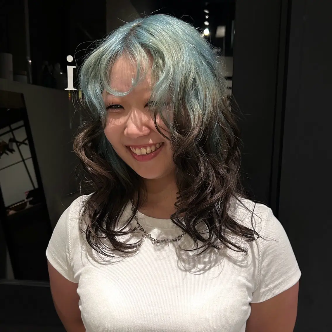 セミロング カラー ヘアカラー ひな🐥ハイトーン/ レイヤーカット✨のヘアスタイル