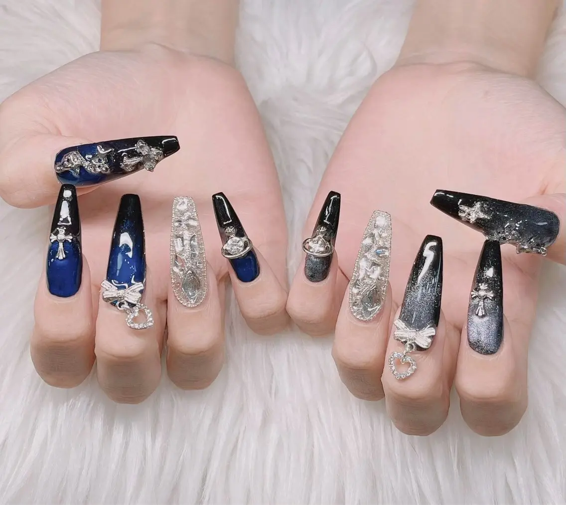 ネイル 長さ出し グラデーション 卒業式 キラキラネイル マグネットネイル ハンドネイル Lee Nailsのネイルデザイン