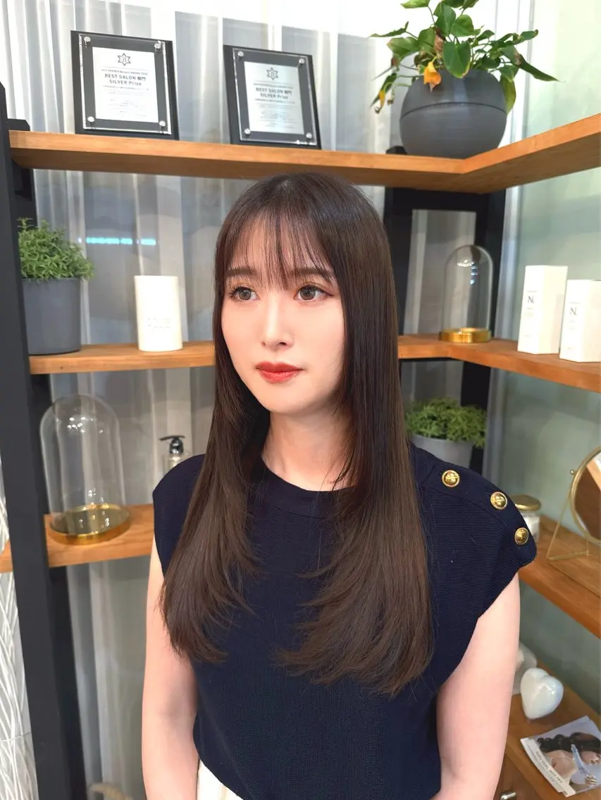 ロング 顔まわりレイヤー レイヤーカット カット ヘアカラー 岩井 駿のヘアスタイル