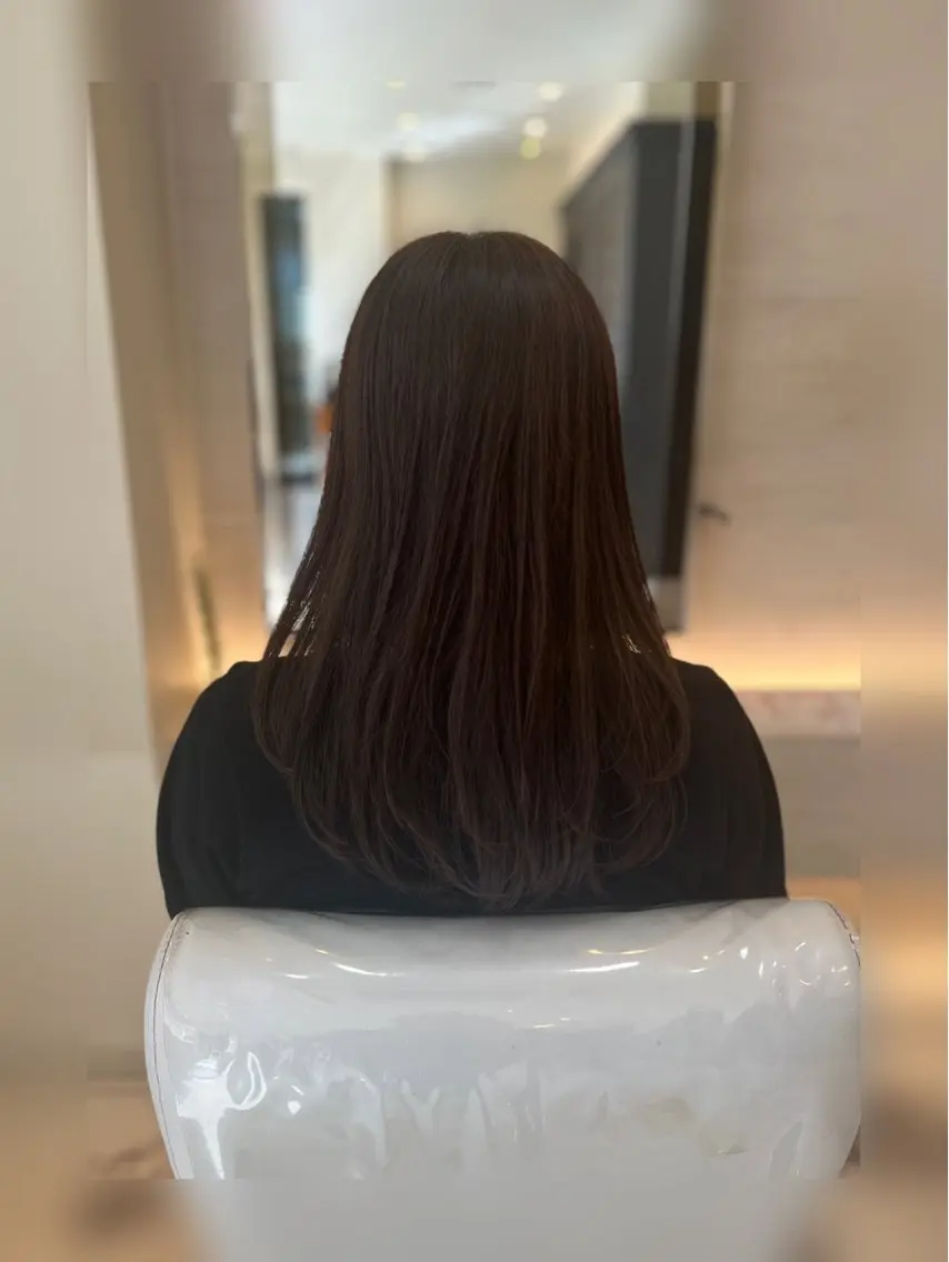 セミロング レイヤーカット 大川 愛未のヘアスタイル