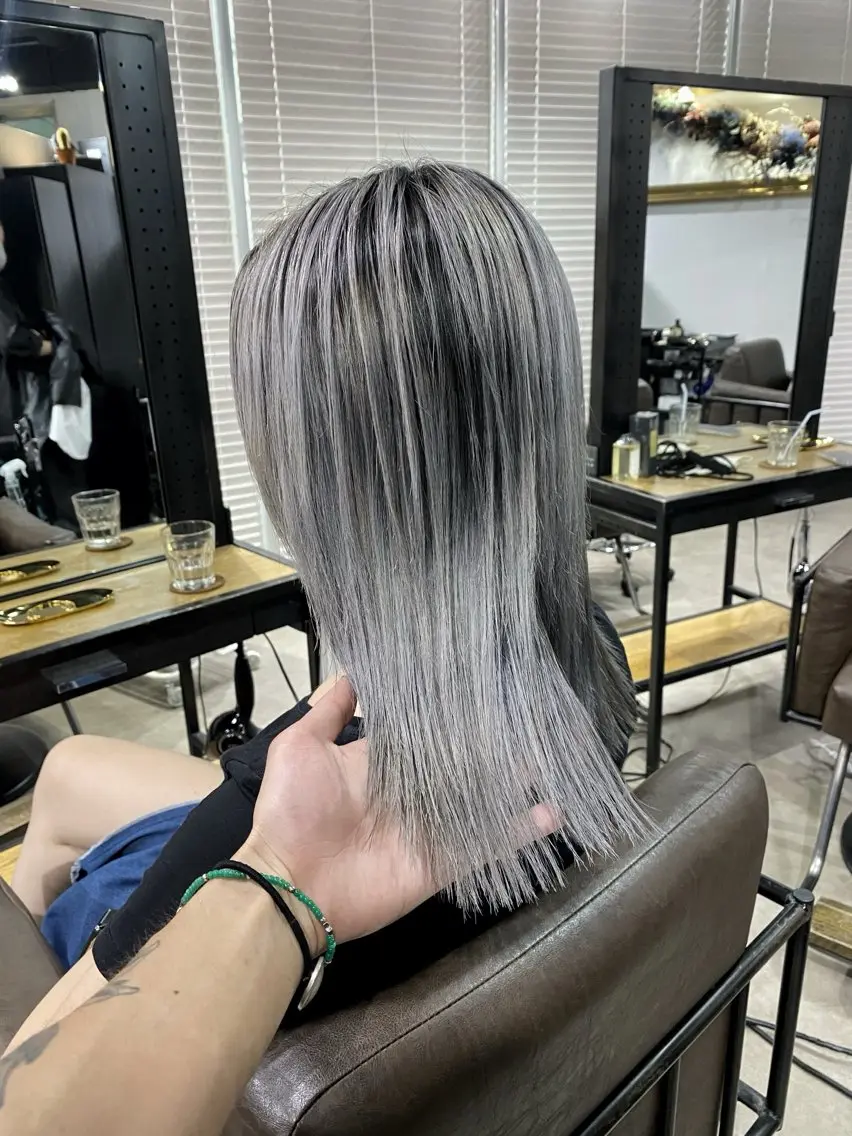 セミロング レイヤーカット ヘアカラー 山影✨バレイヤージュ ハイライト✨メンズ◎のヘアスタイル