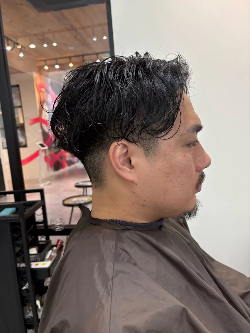 メンズ センターパート メンズパーマ メンズショート カット パーマ メンズカット クドウユウキのヘアスタイル