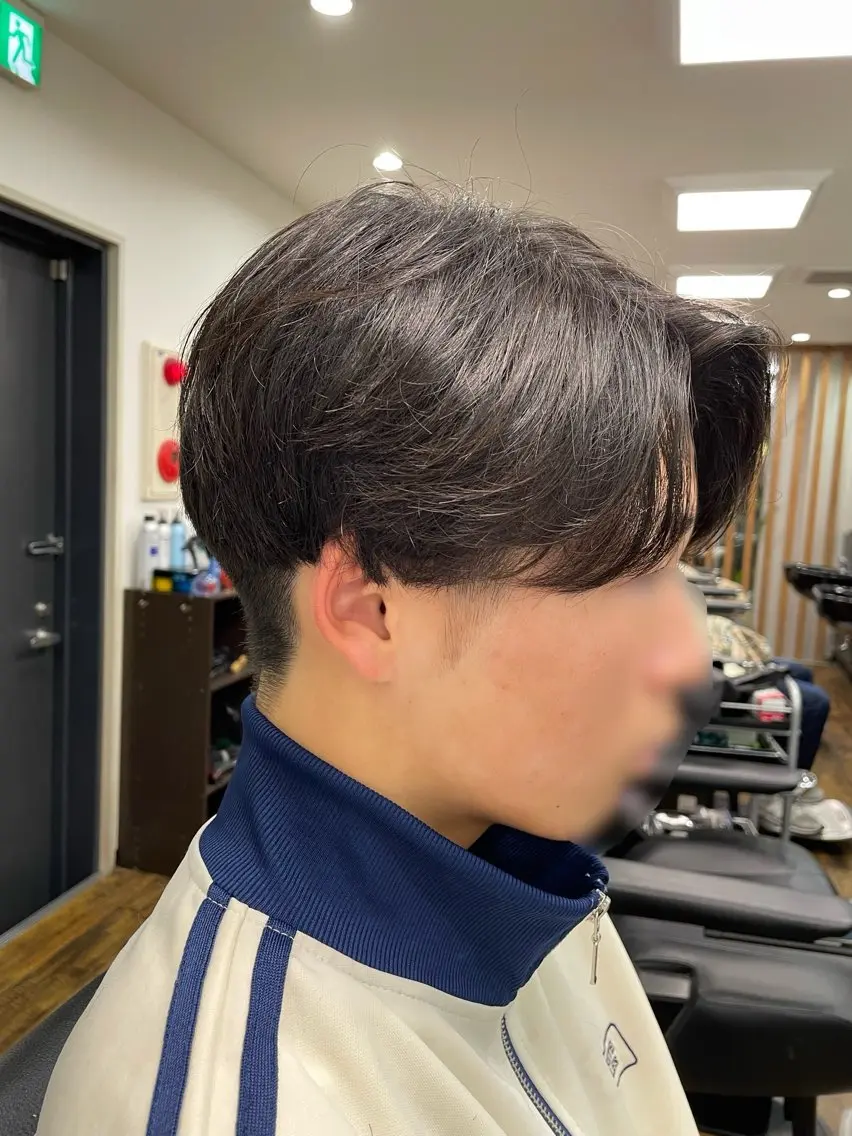 ショート メンズ センターパート 刈り上げ Nakada Chikaのヘアスタイル