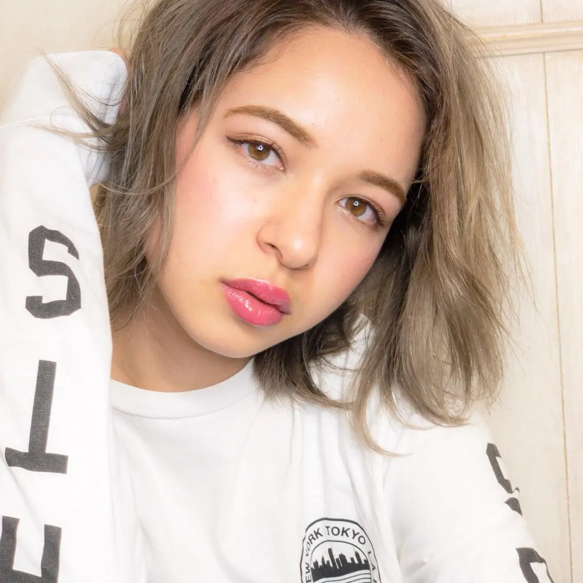 ショート カラー ベージュカラー ハイトーンカラー ハイトーンベージュ 外ハネヘア ブリーチ専門美容師 谷合純一のヘアスタイル