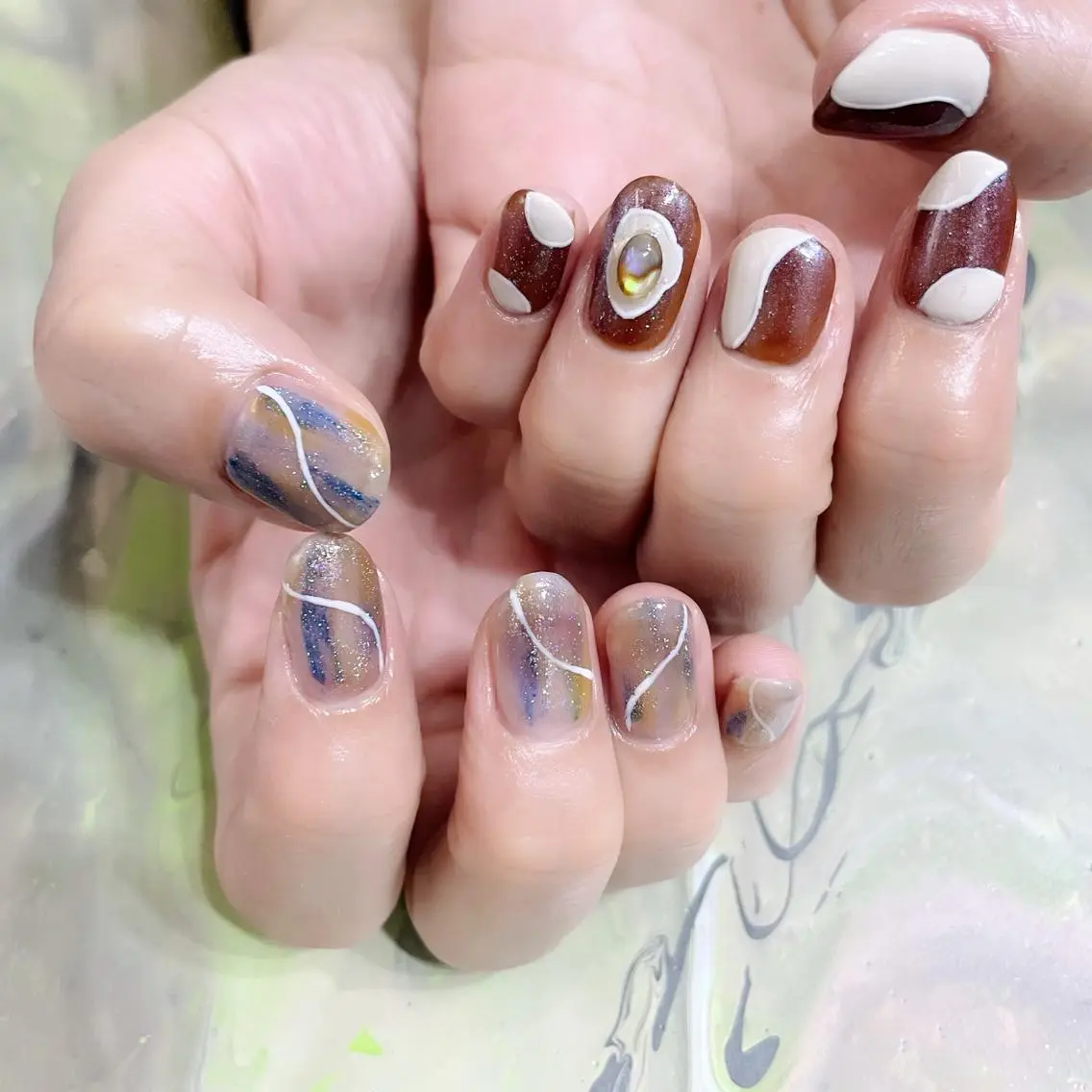 ネイル オーロラネイル 氷ネイル・うるうるネイル 韓国ネイル マグネットネイル ミラーネイル VOLLMOND nailのネイルデザイン