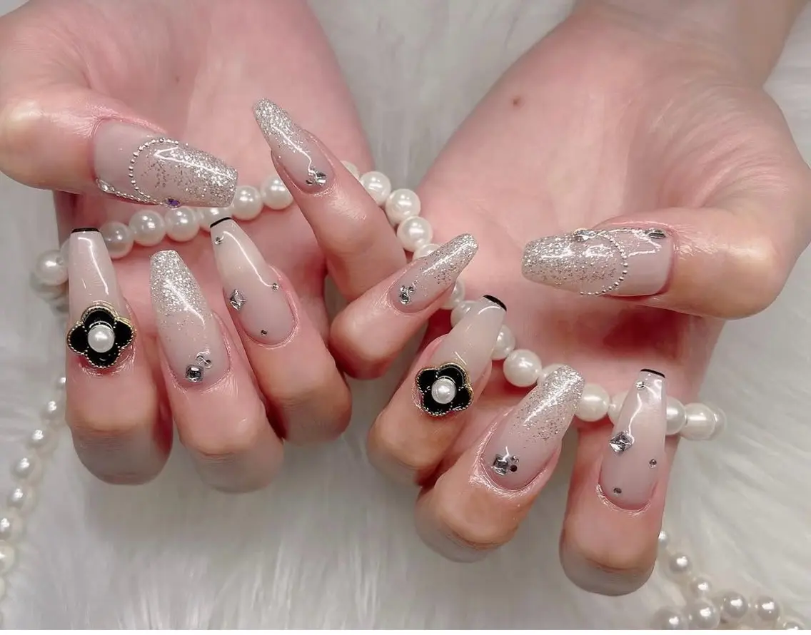 ネイル 成人式 フラッシュネイル フットネイル ジェルネイル 卒業式 ハンドネイル ハンドケア mione_ou nail salonのネイルデザイン