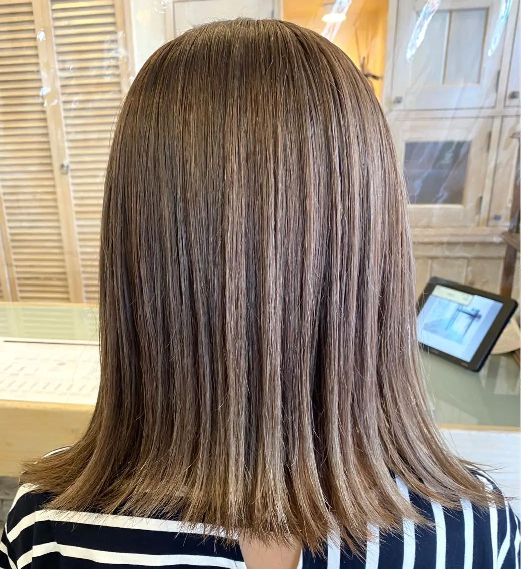 ミディアム カラー 中川 茜里のヘアスタイル