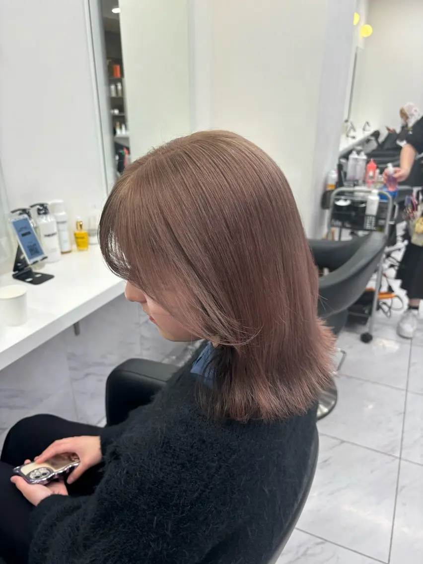 ミディアム カラー 抜け感レイヤー︴ ニュアンスカラーのヘアスタイル