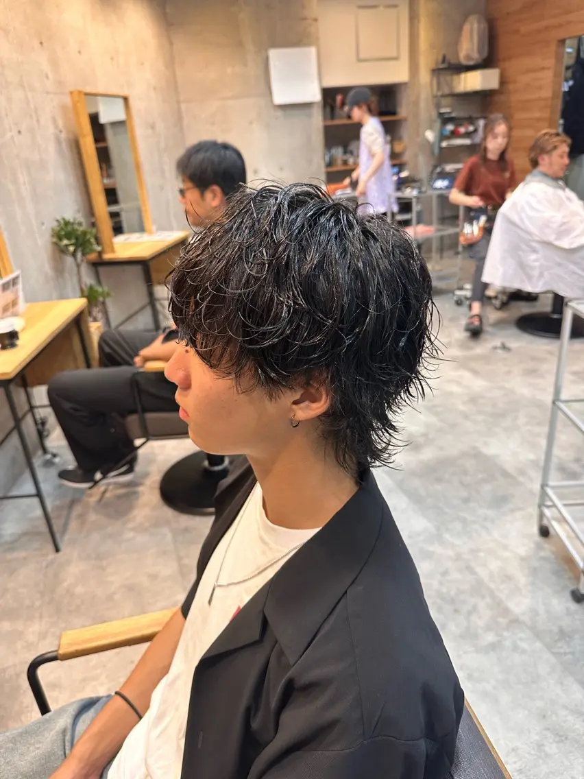 ミディアム パーマ メンズ ミディアムパーマ メンズパーマ メンズウルフカット ウルフカット 🔥メンズカラー🔥 セヤシュウヘイのヘアスタイル