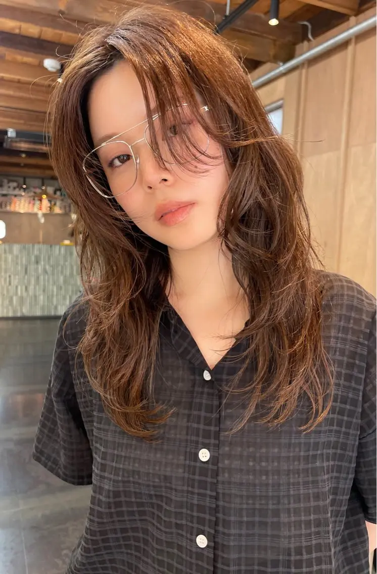 セミロング カット 三浦 ふたばのヘアスタイル
