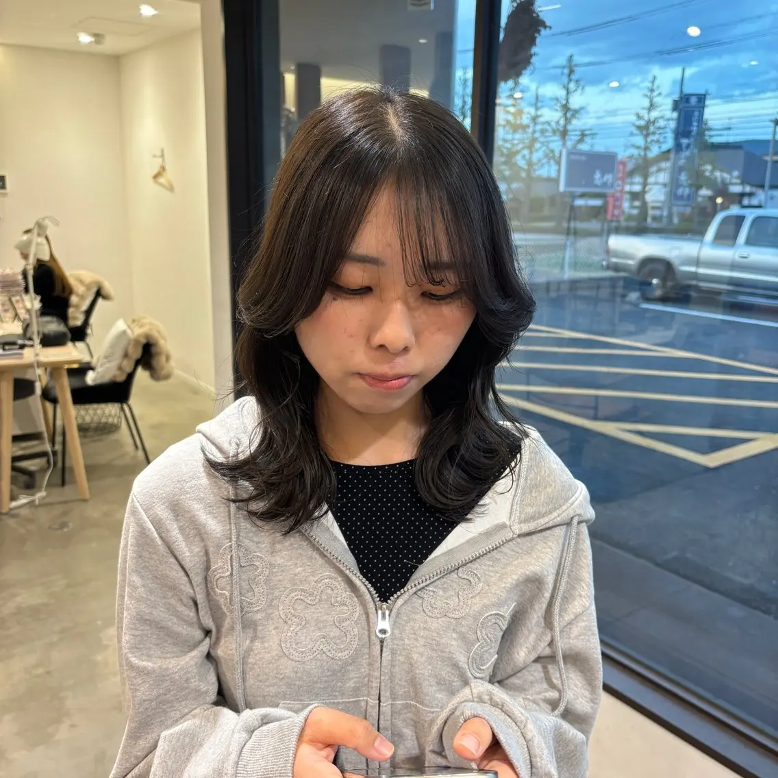 ミディアム カラー ブラウンカラー オリーブブラウン カット ヘアカラー 小木曽 里華のヘアスタイル