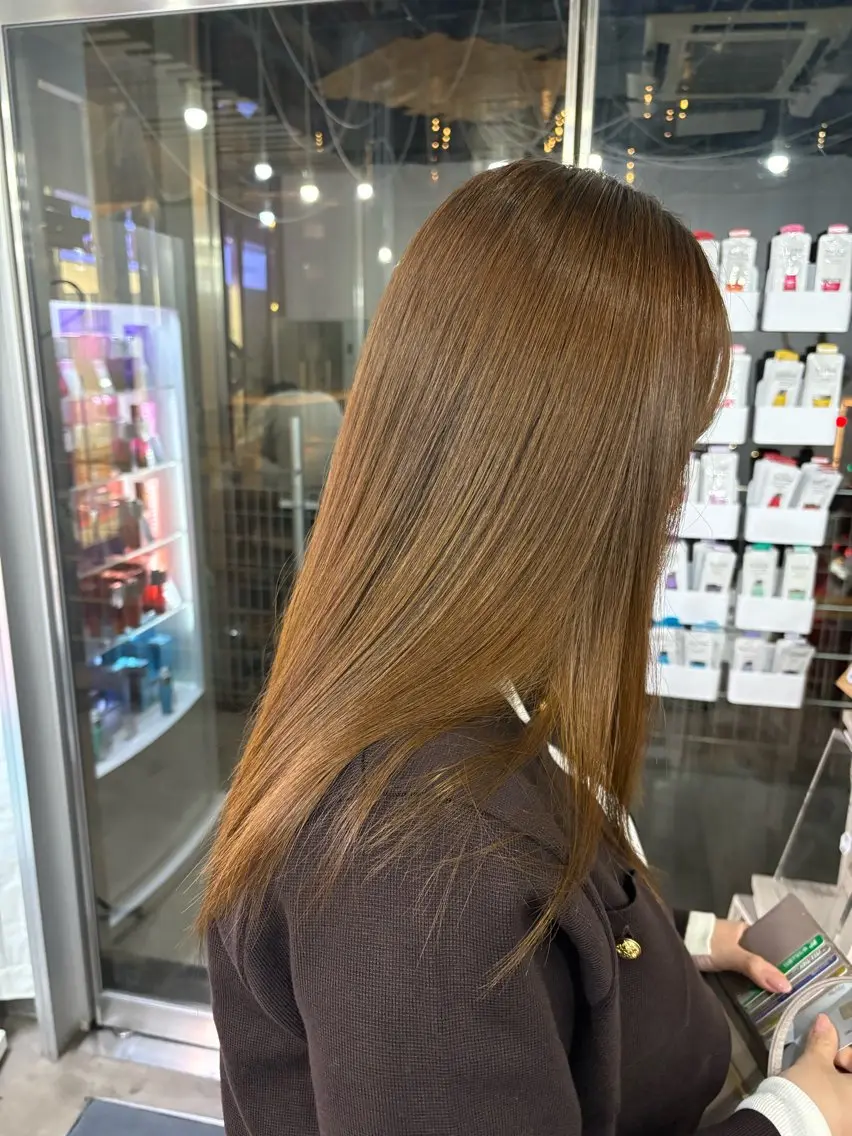 セミロング カラー ベージュカラー 透明感カラー オリーブベージュ ヘアカラー 透明感艶カラー SALTOすずのヘアスタイル