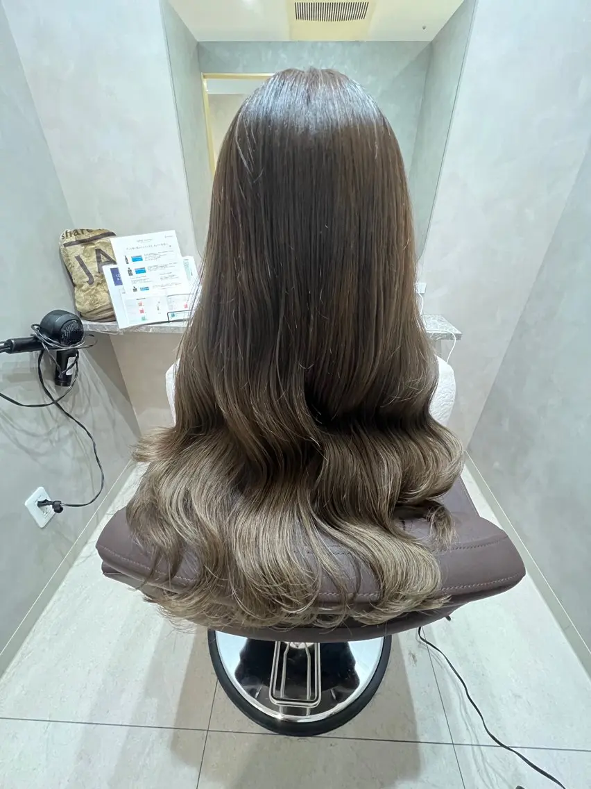 ロング カラー グレージュ ハイトーンカラー ヨシンモリ 韓国風ヘア レイヤーカット 🌈安藤愛/透明感 艶カラー🫧ROWのヘアスタイル