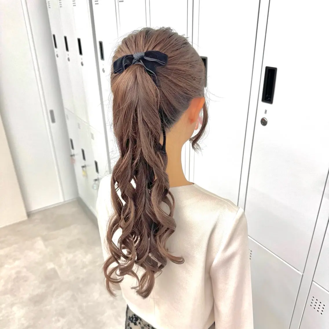 ロング ヘアアレンジ ポニーテール ヘアセット ヘアメ🎀ハイトーン 🩵エクステ🪄しほのヘアスタイル