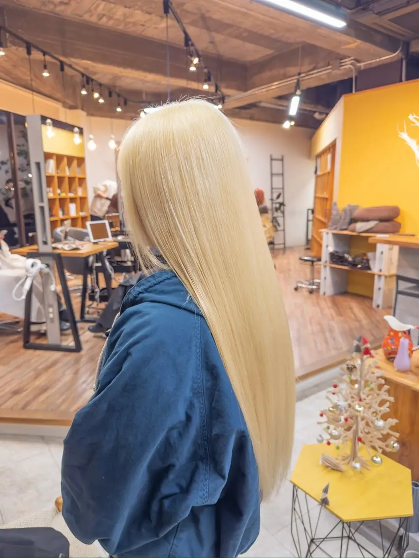 ロング カラー ブリーチ 抜きっぱなしブロンド ブロンド ヘアカラー 🎨カラー専門家🎨 チャーリーのヘアスタイル