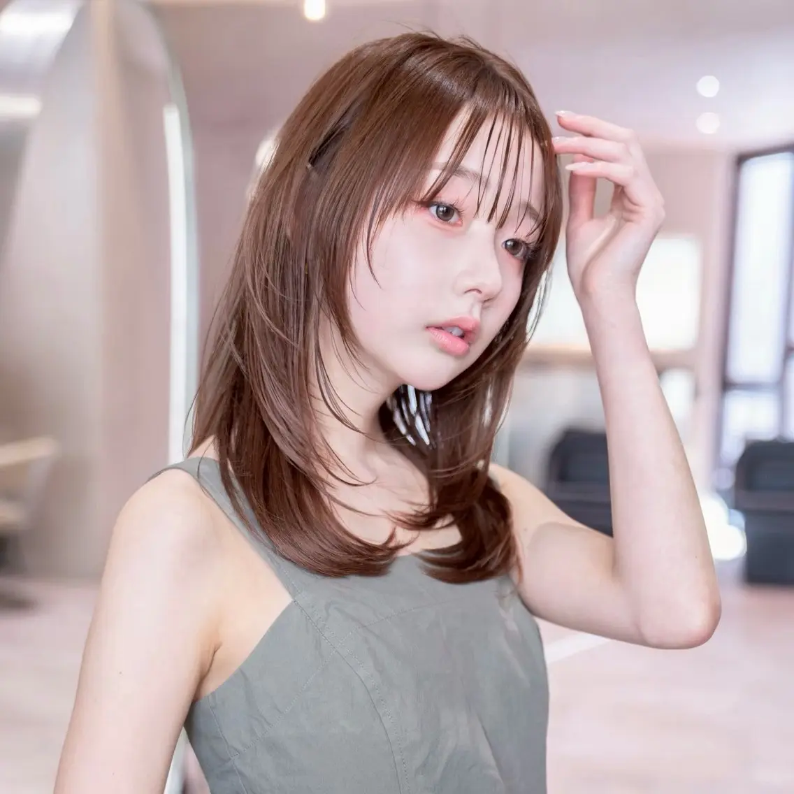 セミロング カラー アッシュ アッシュブラウン ブラウンカラー 透明感カラー 学生 カット ヘアカラー トリートメント 新宿/レイヤー/ 透明感カラーしょうごのヘアスタイル