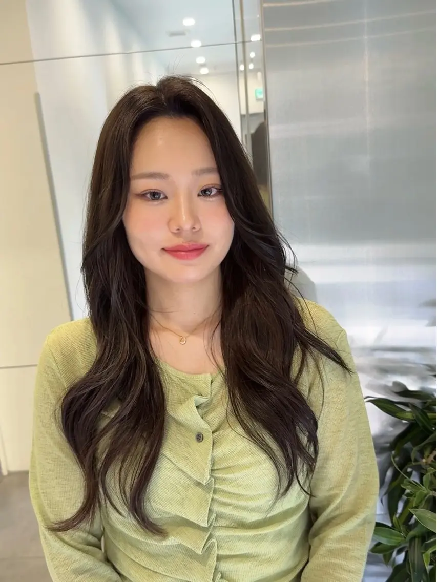 ロング カラー グレージュ オリーブグレージュ オリーブグレー 韓国風ヘア レイヤーカット カット ヘアカラー トリートメント 韓国ヘア🇰🇷 スズキのヘアスタイル