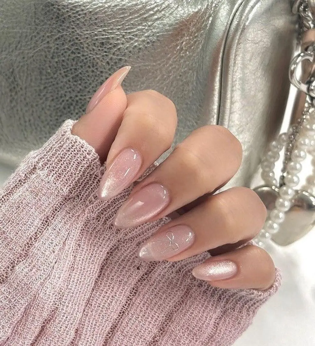 💅人気❤️🔥マグネット光形フレンチ🐝 シール貼り4本込み🥝「ソフトジェルオフあり」の写真