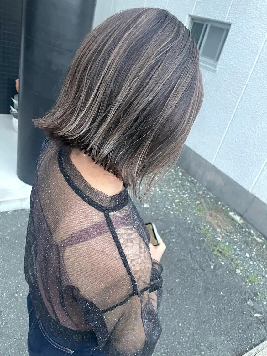 ミディアム カラー ベージュカラー ハイライトカラー オリーブベージュ ハイライト 寺本 早希のヘアスタイル