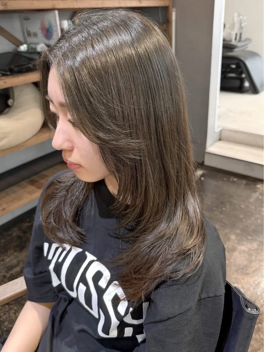 セミロング カラー ダブルカラー グレージュ オリーブグレージュ オリーブグレー ヘアカラー 透明感カラー/パーマ 🌀アオノのヘアスタイル