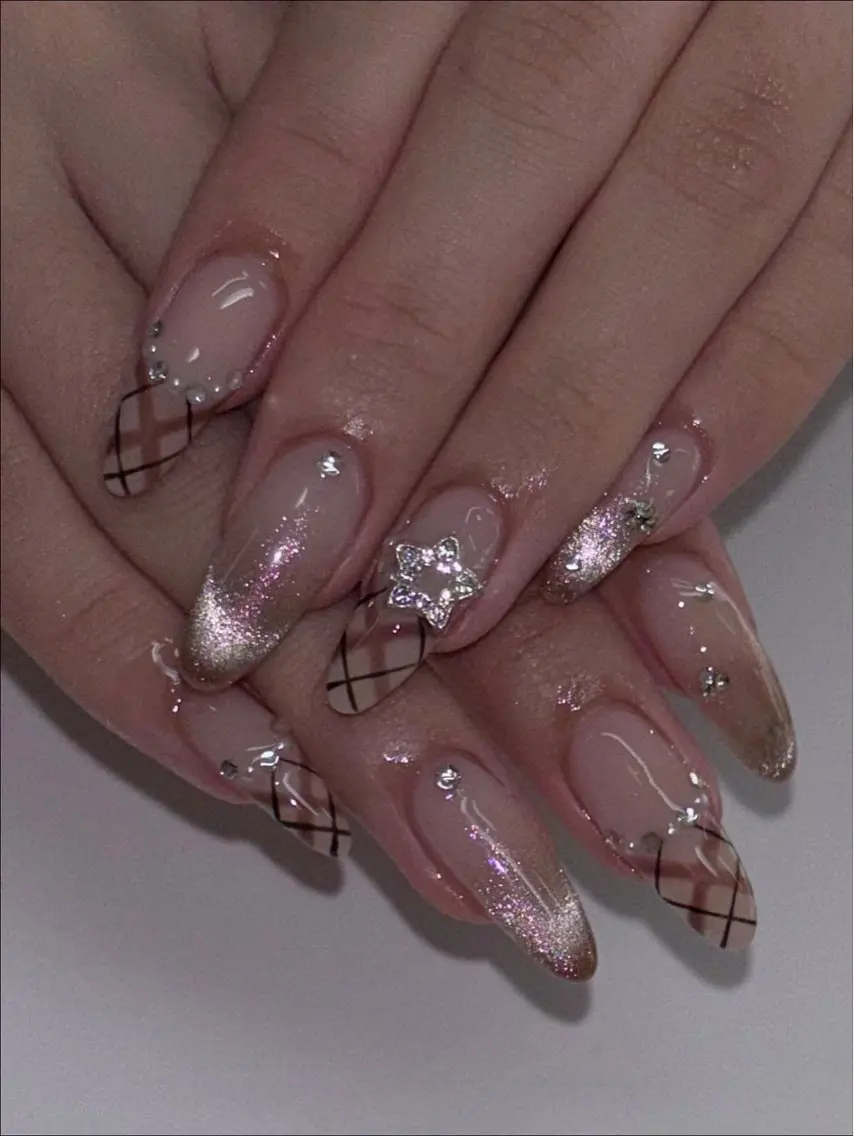 ネイル グラデーション ラメ(グリッター) マグネットネイル ミラーネイル ニュアンスネイル ハンドネイル Lumi de nailsのネイルデザイン