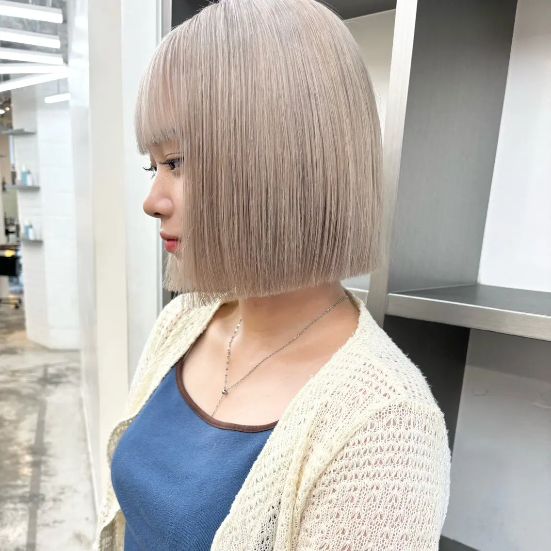 ミディアム カラー ヘアアレンジ ブリーチ ケアブリーチ ハイトーンカラー 🎨ハイトーン/ 切りっぱなし みつきのヘアスタイル