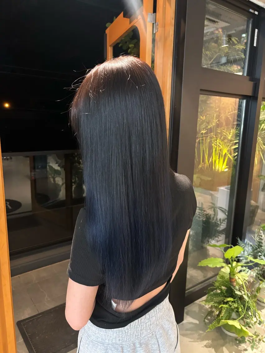 ロング カラー ブルーカラー グラデーションカラー ヘアカラー 林 璃乙菜のヘアスタイル