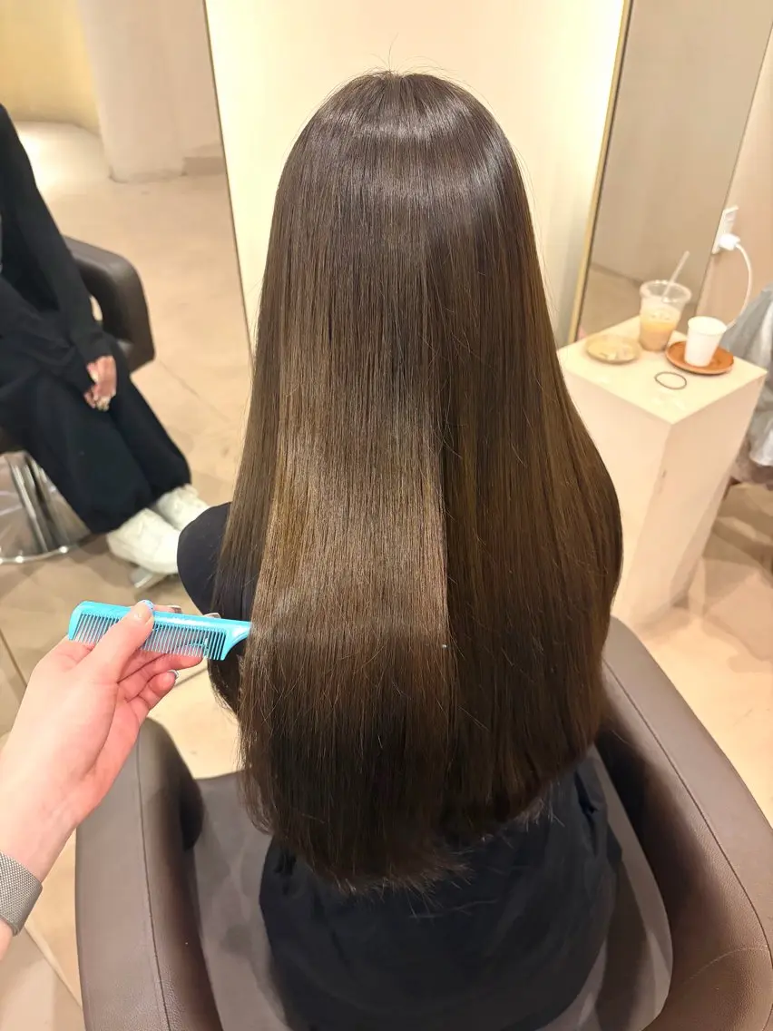ロング カラー ベージュカラー オリーブベージュ カット ヘアカラー トリートメント 暖色カラー🍒 門内 梨真のヘアスタイル
