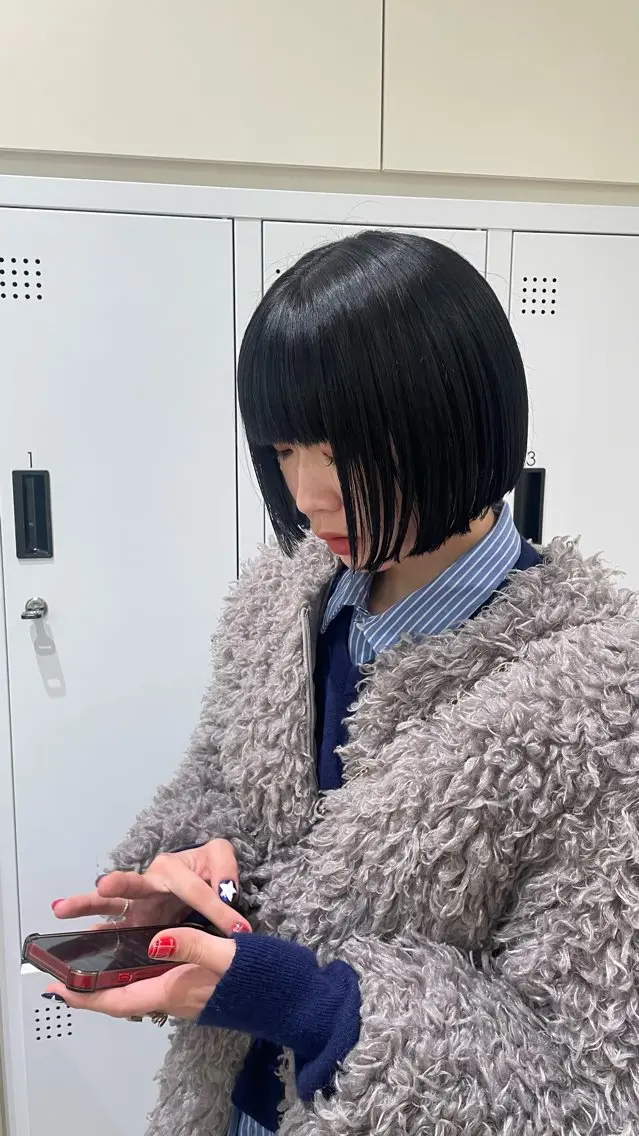ショート カラー 黒髪 ブルーカラー ブルーブラック 垢抜け小顔レイヤー オリーブ/スミレのヘアスタイル
