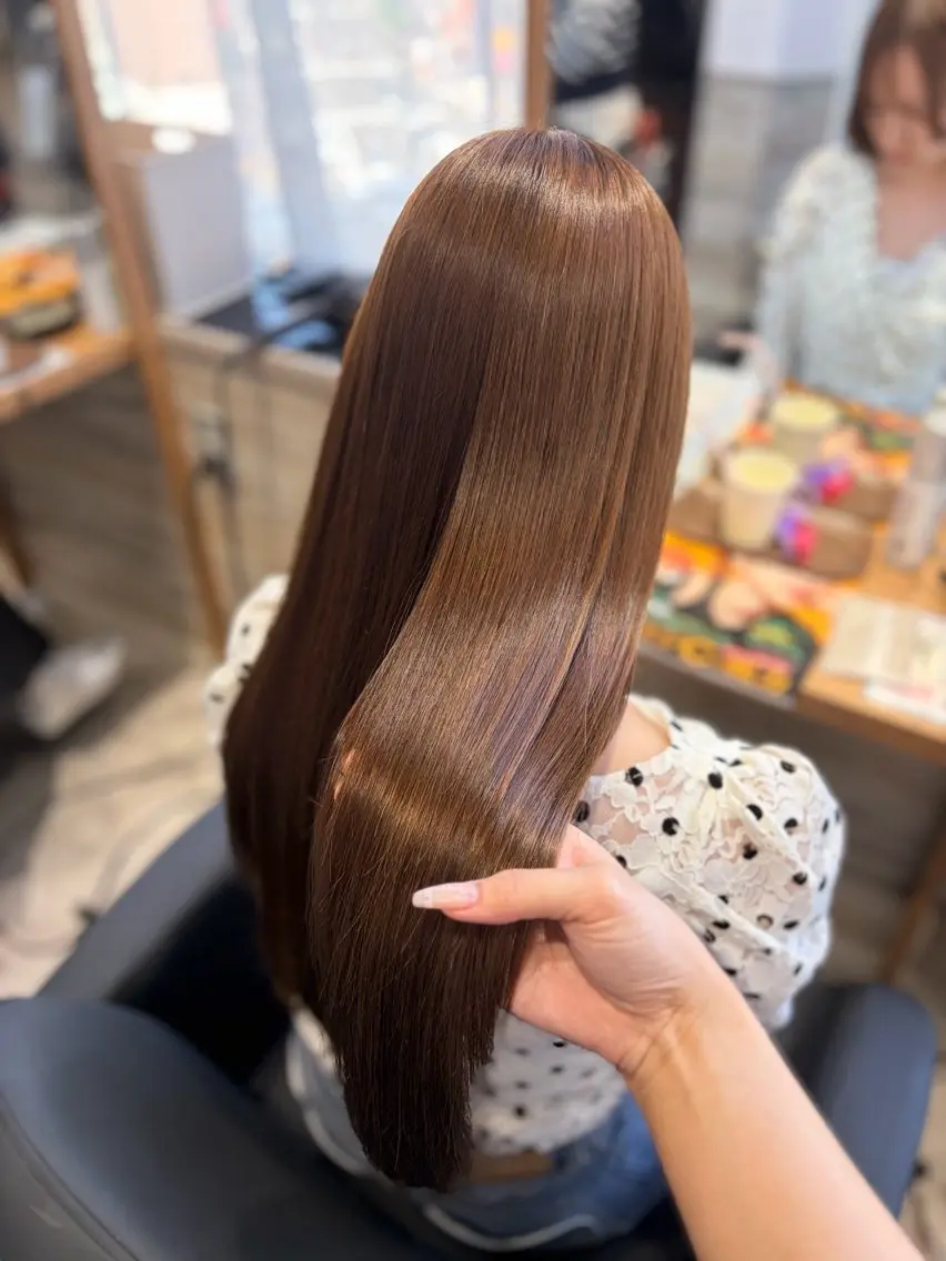ロング カラー ベージュカラー ミルクティーベージュ ヘアカラー トリートメント 鎌田 優依のヘアスタイル